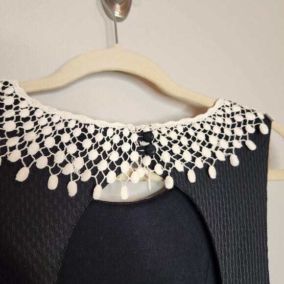 Free People Size Medium Black Waffle Knit Dress With Crocheted Collar - Picture 9 of 15